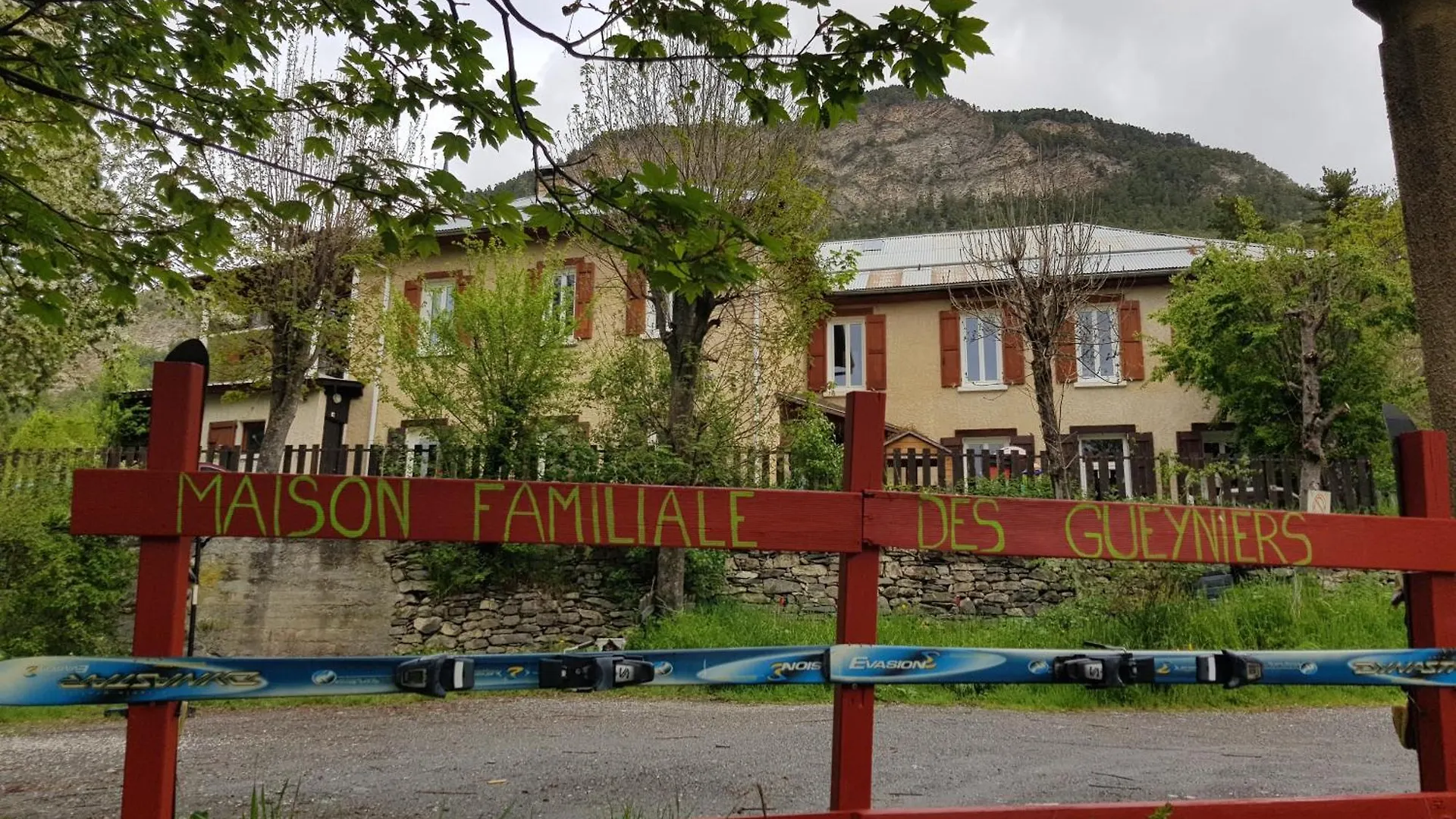 Maison Familiale Des Gueyniers Jausiers 0*,  France